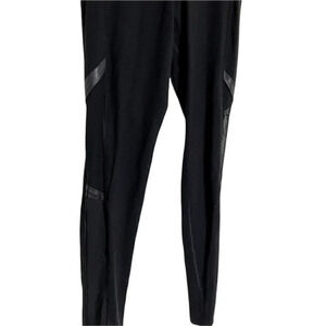 PINK VS Ultimate M black leggings with mesh cut‎ outs leggings